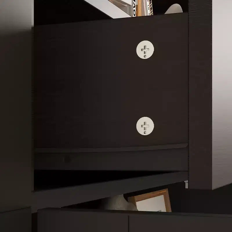 Libreria nera in stile moderno con ante in vetro e cassetti, montaggio per 1 persona