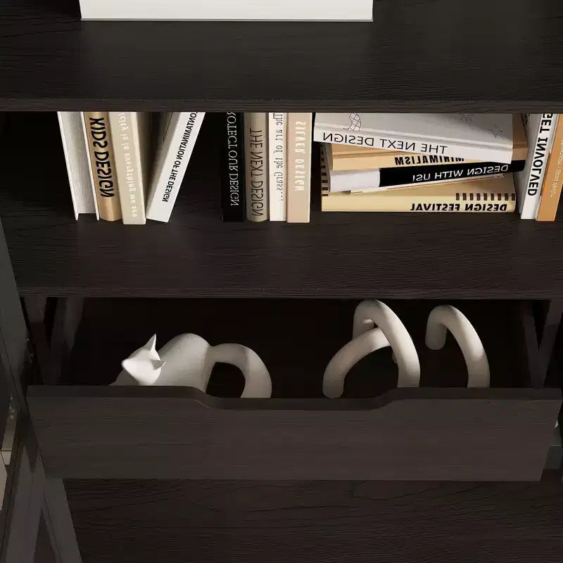 Libreria nera in stile moderno con ante in vetro e cassetti, montaggio per 1 persona
