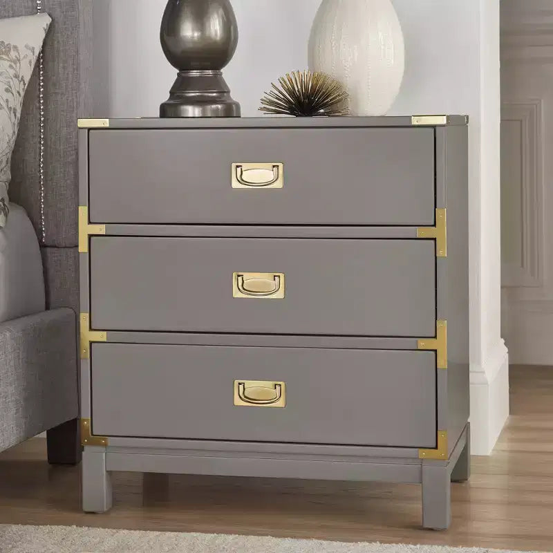 Comodino a 3 cassetti con inserti dorati – Espresso / Grigio / Bianco, montaggio da 1 persona
