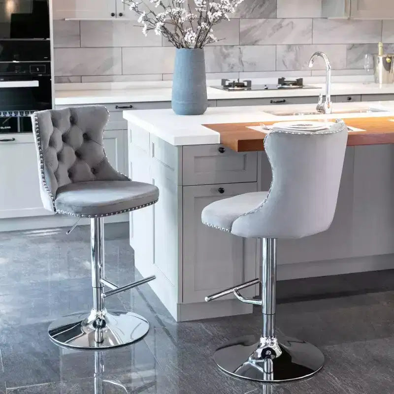 Sgabello da Bar Girevole in Velluto Grigio, Schienale Medio Trapuntato, Base Cromata, Set da 2