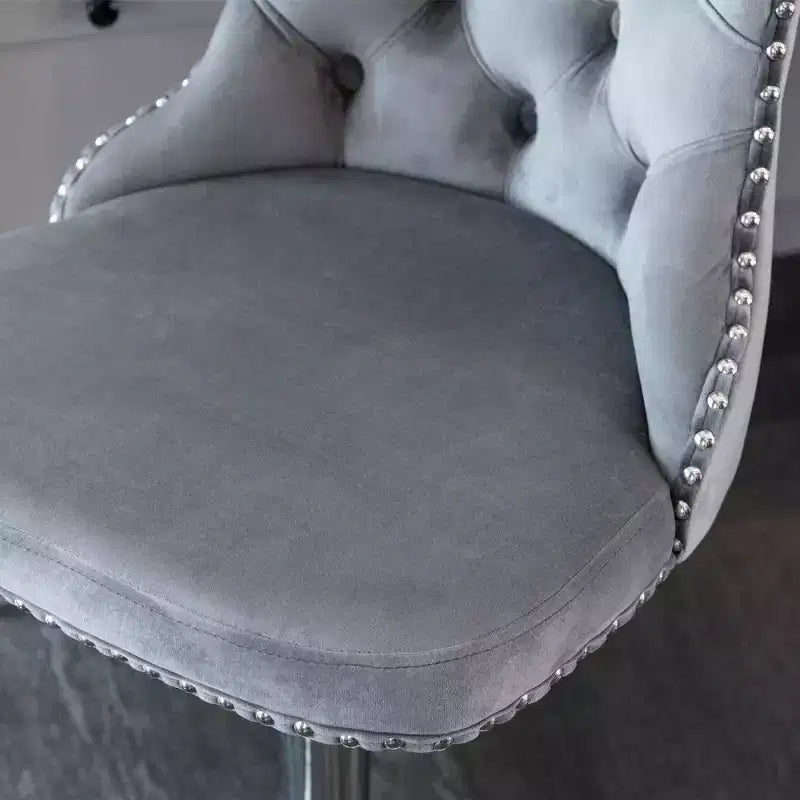 Sgabello da Bar Girevole in Velluto Grigio, Schienale Medio Trapuntato, Base Cromata, Set da 2